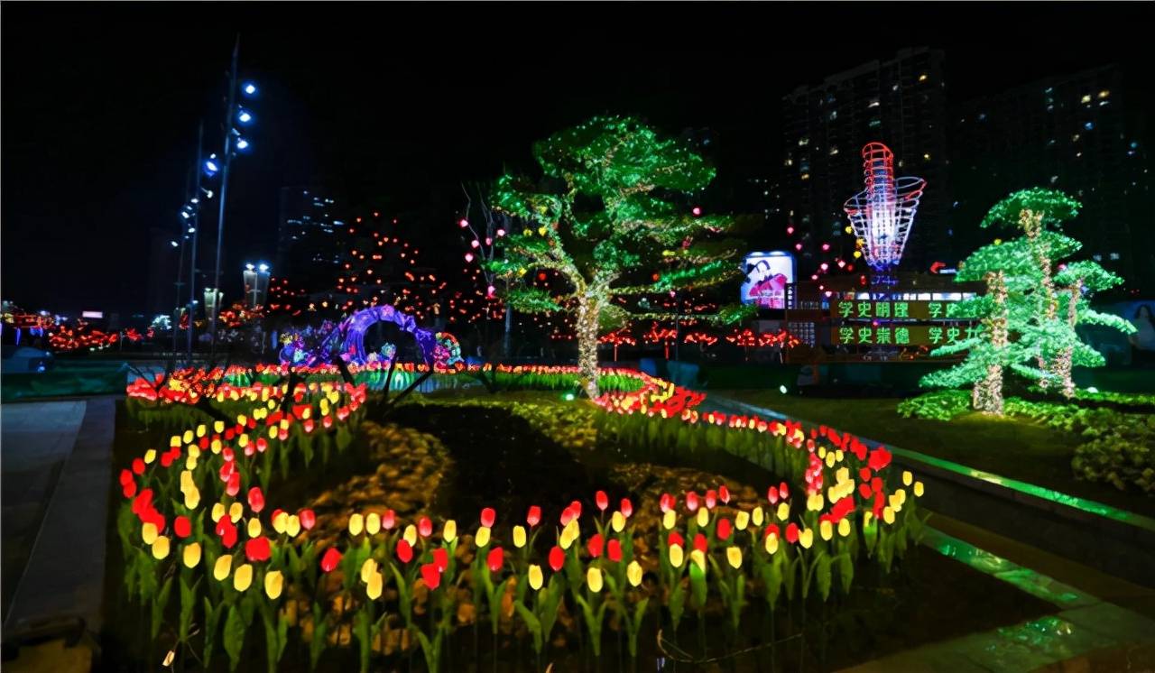 点靓夜晚！威海经开区亮化工程，公园灯光造型点亮市民夜生活